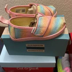 Kid Girl TOMS shoes 