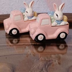 S/P Shakers by Lily & Lark Bunnies 