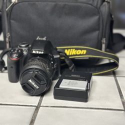 Nikon D3300 DSLR Camera Kit - Excellent Condition!