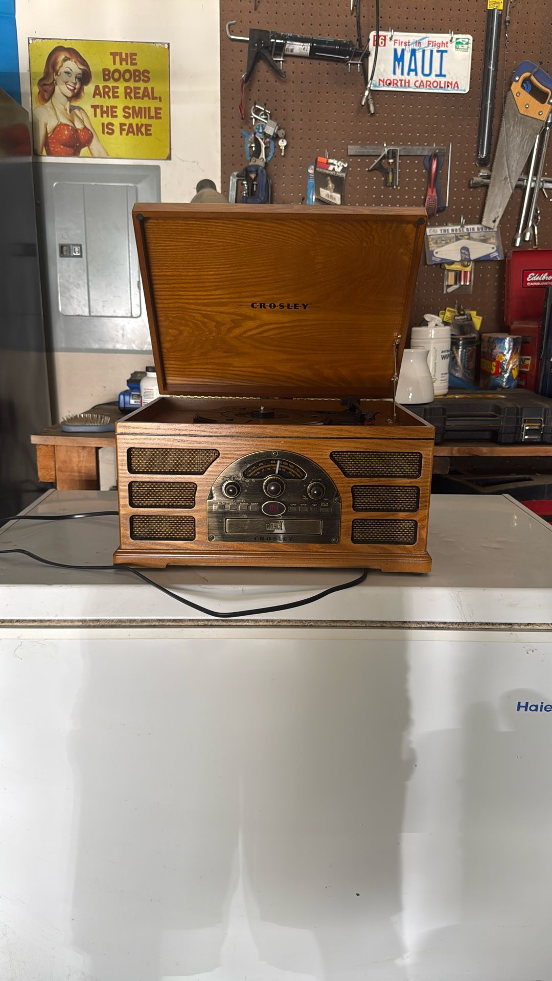 Crosley Record Player, CD Player, Amfm Radio