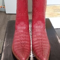 Crocodile type boots