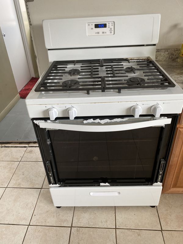 Whirlpool oven for sale for Sale in Chicago, IL OfferUp