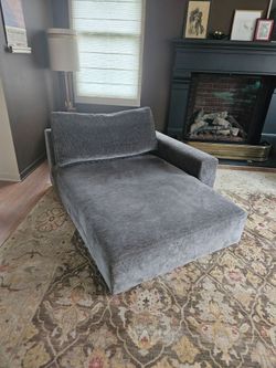 Velvety swivel chaise lounger