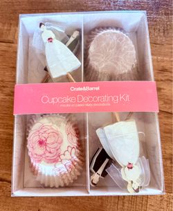 Crate&Barrel Wedding Cupcake Decorating Kit