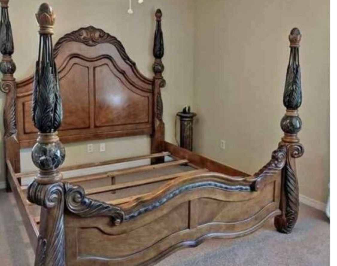 👑 Michael Amini Eden KingBedroom Set – $2500