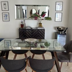 Expandable Dining Table (8 People)