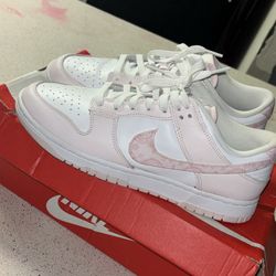 Nike dunks women’s 9.5 