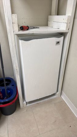 Mini fridge $5