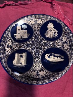 This is a vintage Spanish Oro de Ley souvenir plate in cobalt blue with intricate gold filigree detailing.