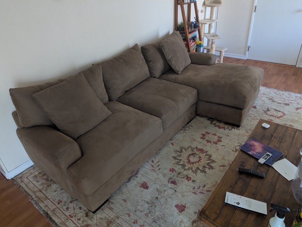 Rhyder 2-pc couch (with chaise)