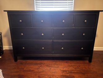Black 8-Drawer Dresser