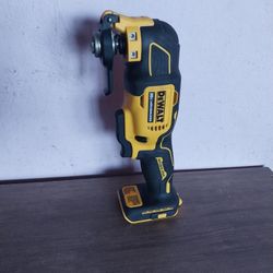 Multi Tool Dewalt BRUSSLLESS Atómic 