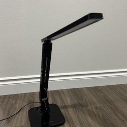 fugetek desktop LED lamp with USB plug-in