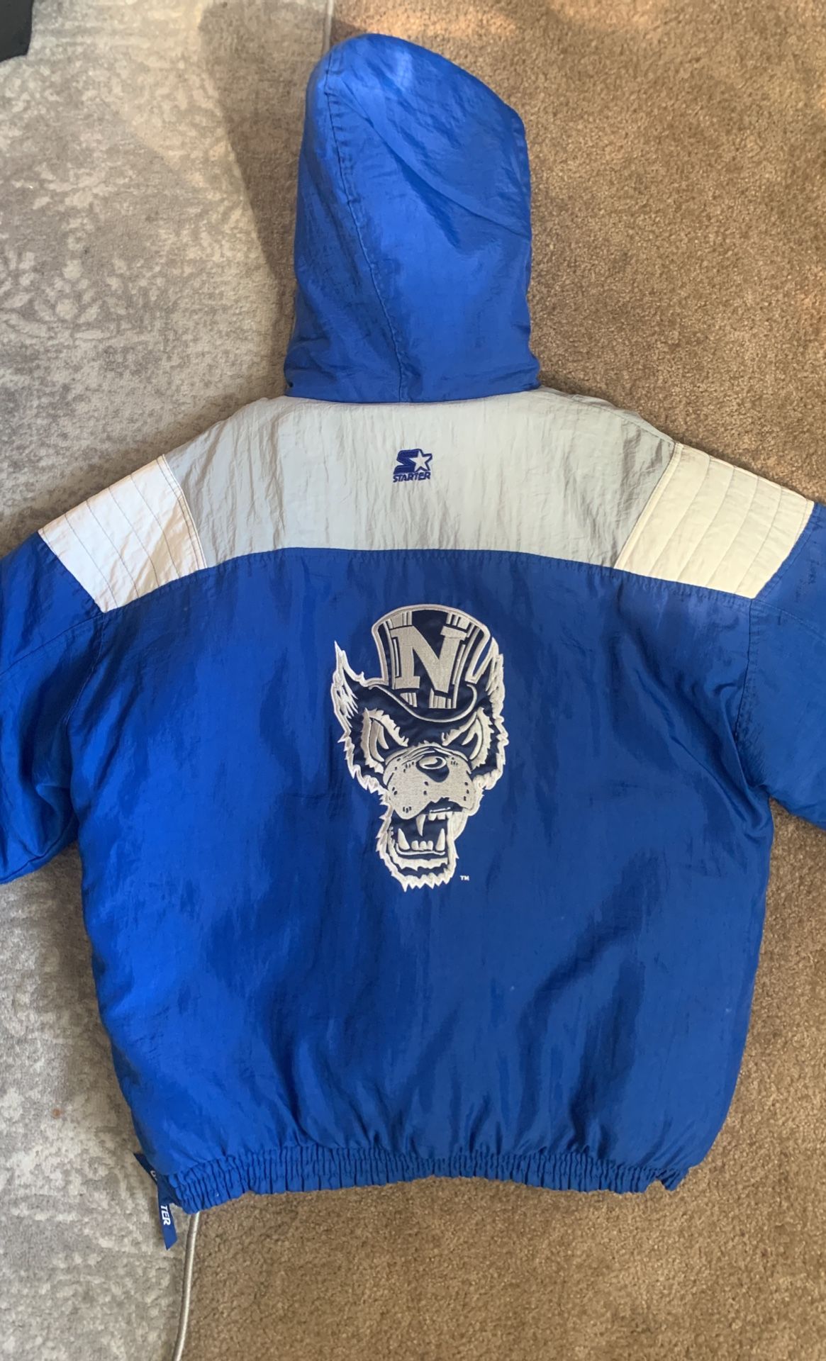 Nevada Wolf Pack Vintage Starter Pullover Jacket **EXCELLENT CONDITION **