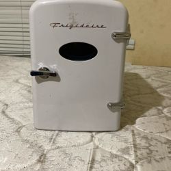 Mini Fridge But Can Only Hold 6-8 Cans 