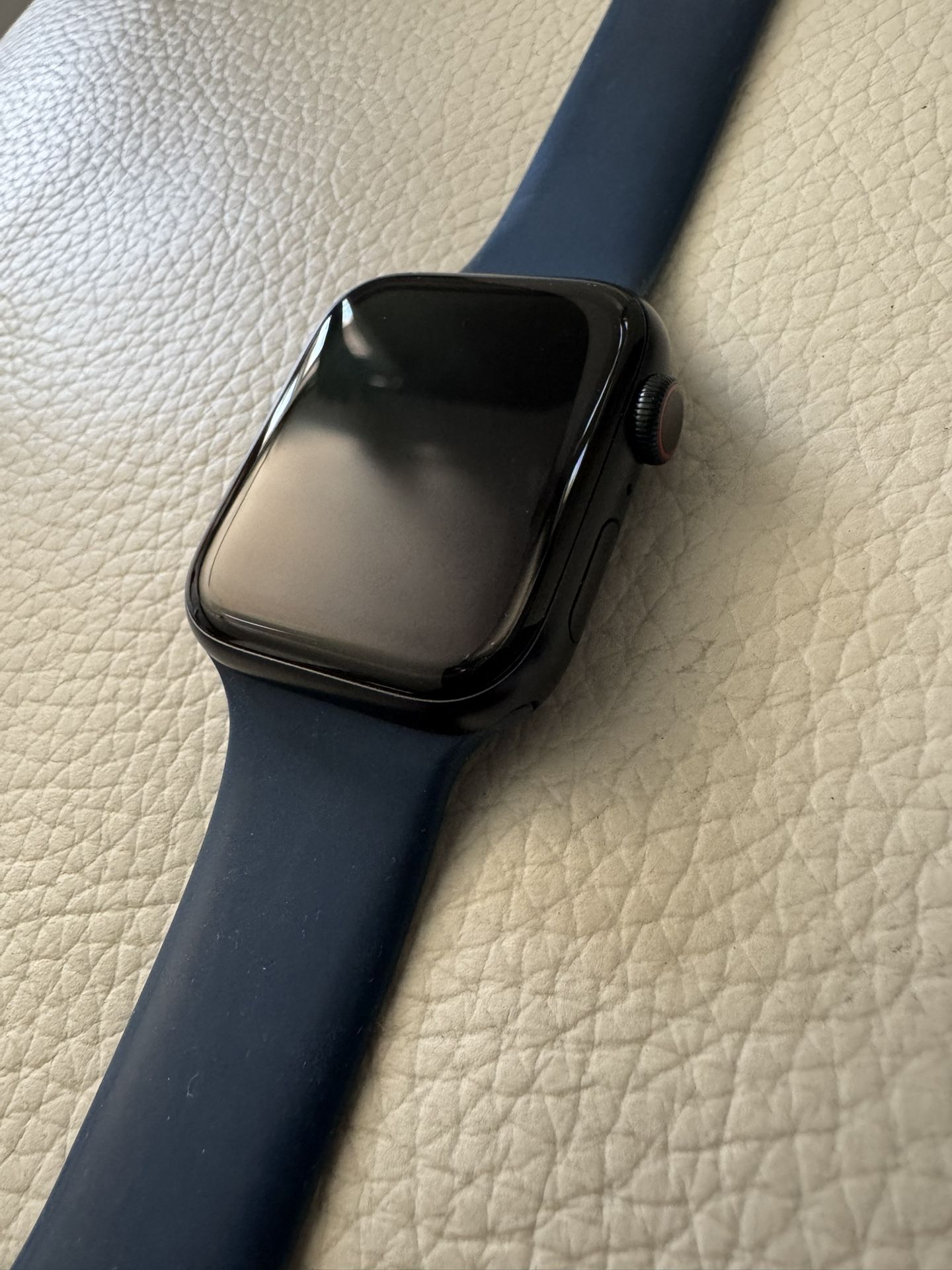 Apple Watch SE 2nd Generation (GPS+ Cellular)