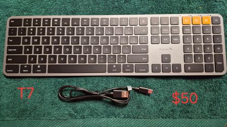 Backlit Bluetooth full-size keyboard for Mac