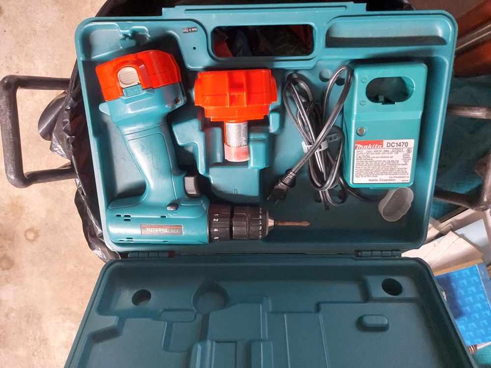 Makita Battery Operated Drill With Case