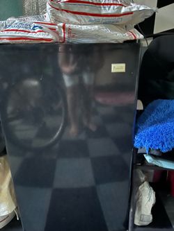 Avanti mini fridge