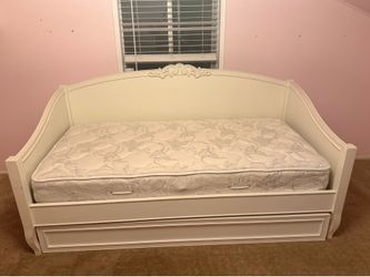 Pottery Barn day bed with trundle