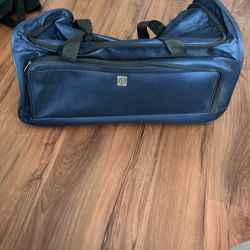 Medium Duffle bag With Wheels 