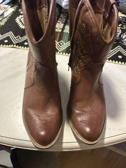 Women’s Sz6 1/2 Med