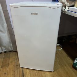 Mini Fridge 