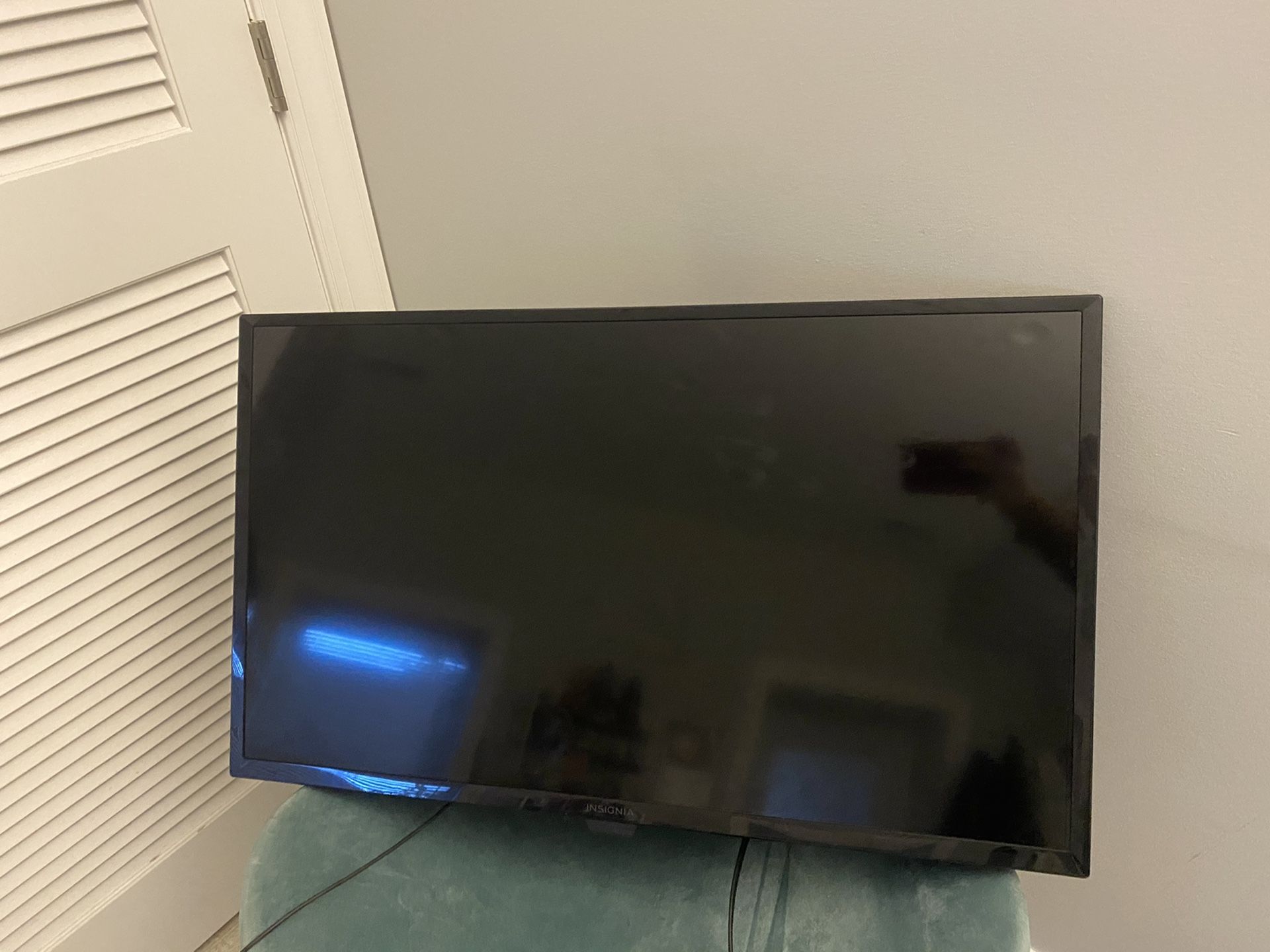 32” Insignia TV