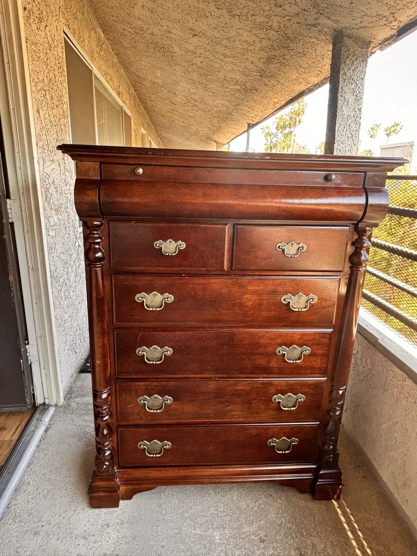 Dresser