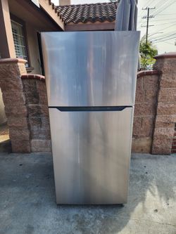 INSIGNIA FRIDGE