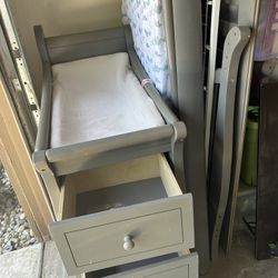 Crib /Toddler Bed W/Changing Table 
