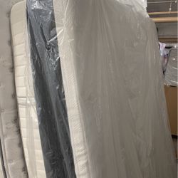 Queen decent memory foam mattresses retails for more good quality with removable cover