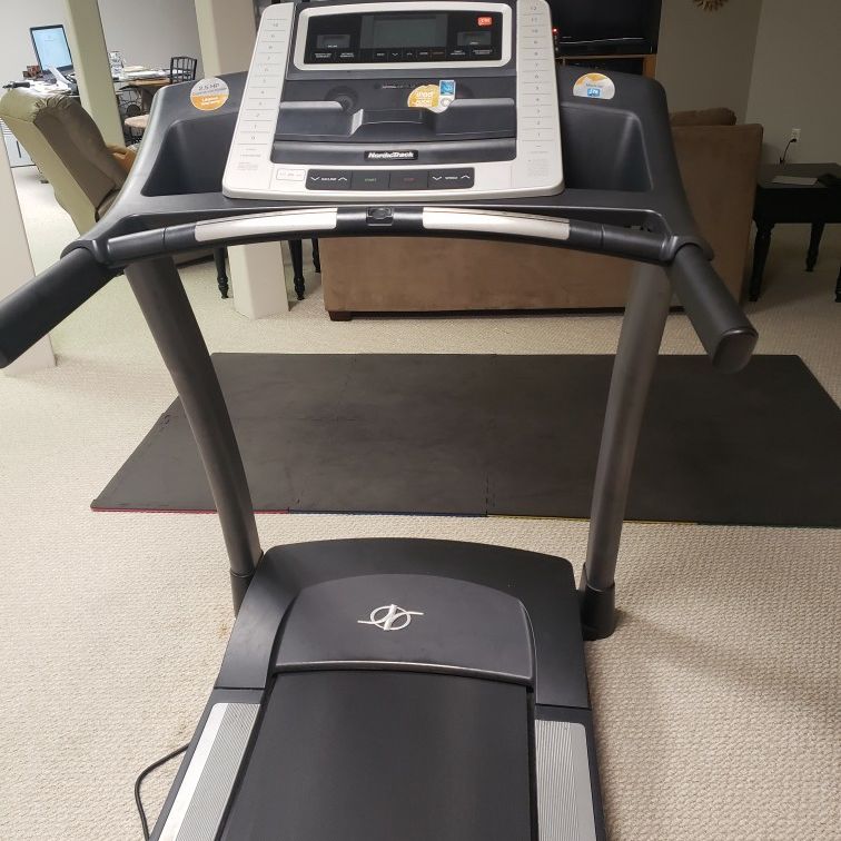 Nordictrack a2550 Treadmill for Sale in Ann Arbor MI OfferUp