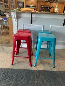 4 metal bench - 2 red and 2 teal