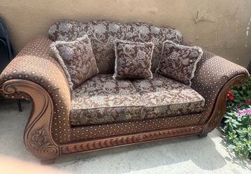 Elegant Traditional Tapestry Loveseat / Sofa – Includes 3 Matching Pillows