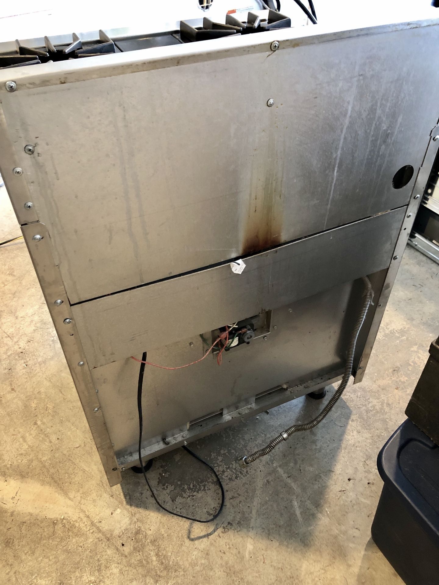 Top Of The Line, Elite Viking Slide in Gas Range w/ Dual Burners! for