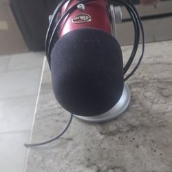 Blue Yeti USB Microphone – Red – Excellent Condition