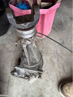 C4 tail shaft and yoke