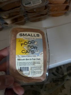 23 x FREE CAT FOOD