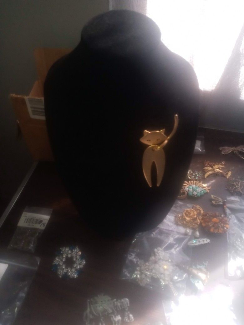 Vintage Jj Brooch
