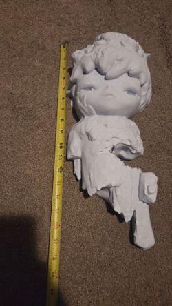 Hirono wall statue