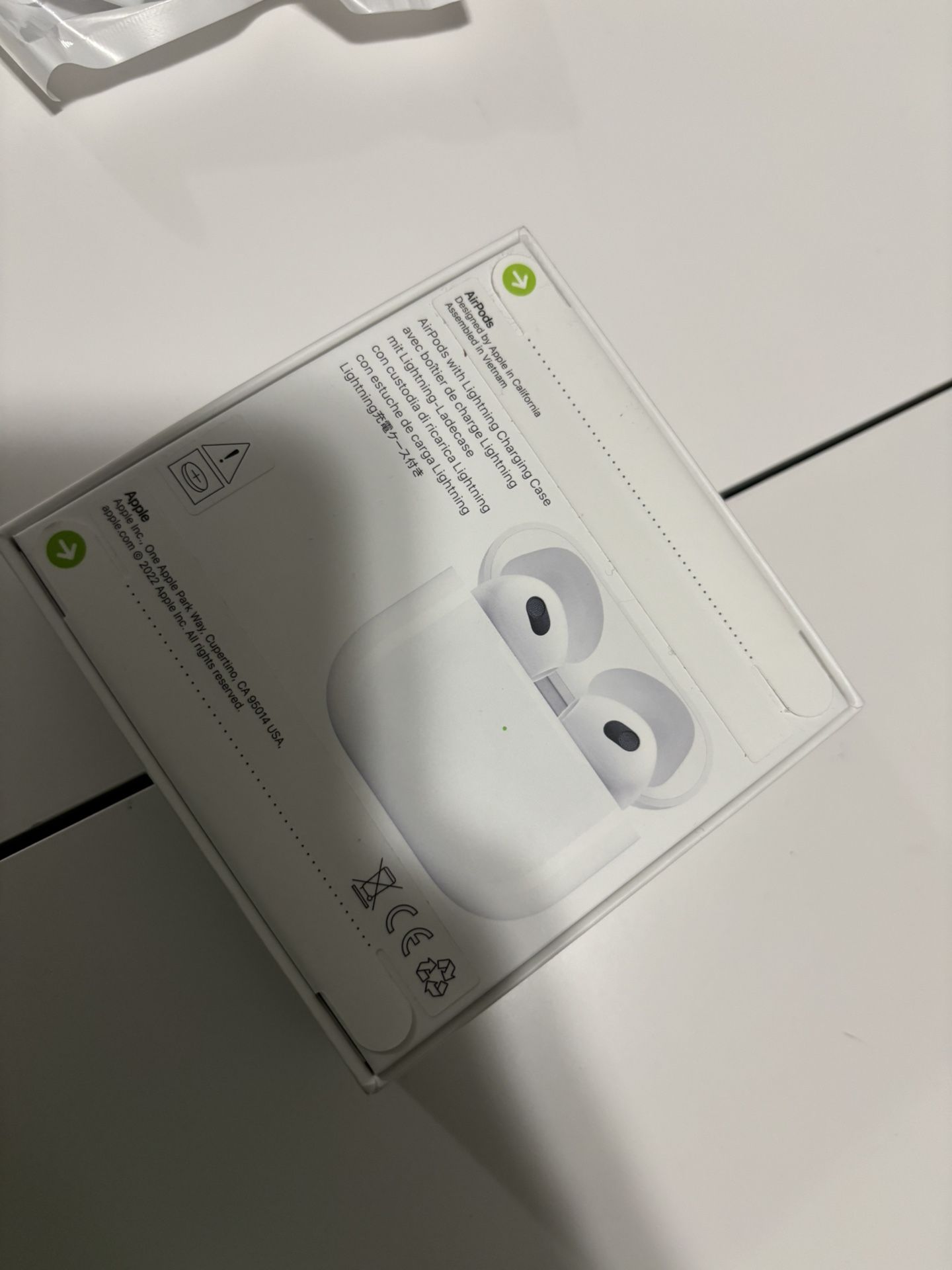 Airpods NEVER OPENED