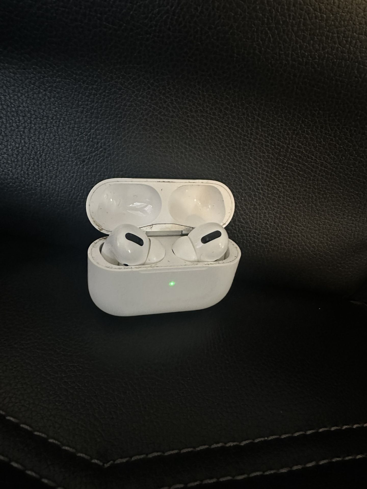 Apple AirPods Pro 2nd Generation - ****NOISE CANCELLATION DOES NOT WORK****