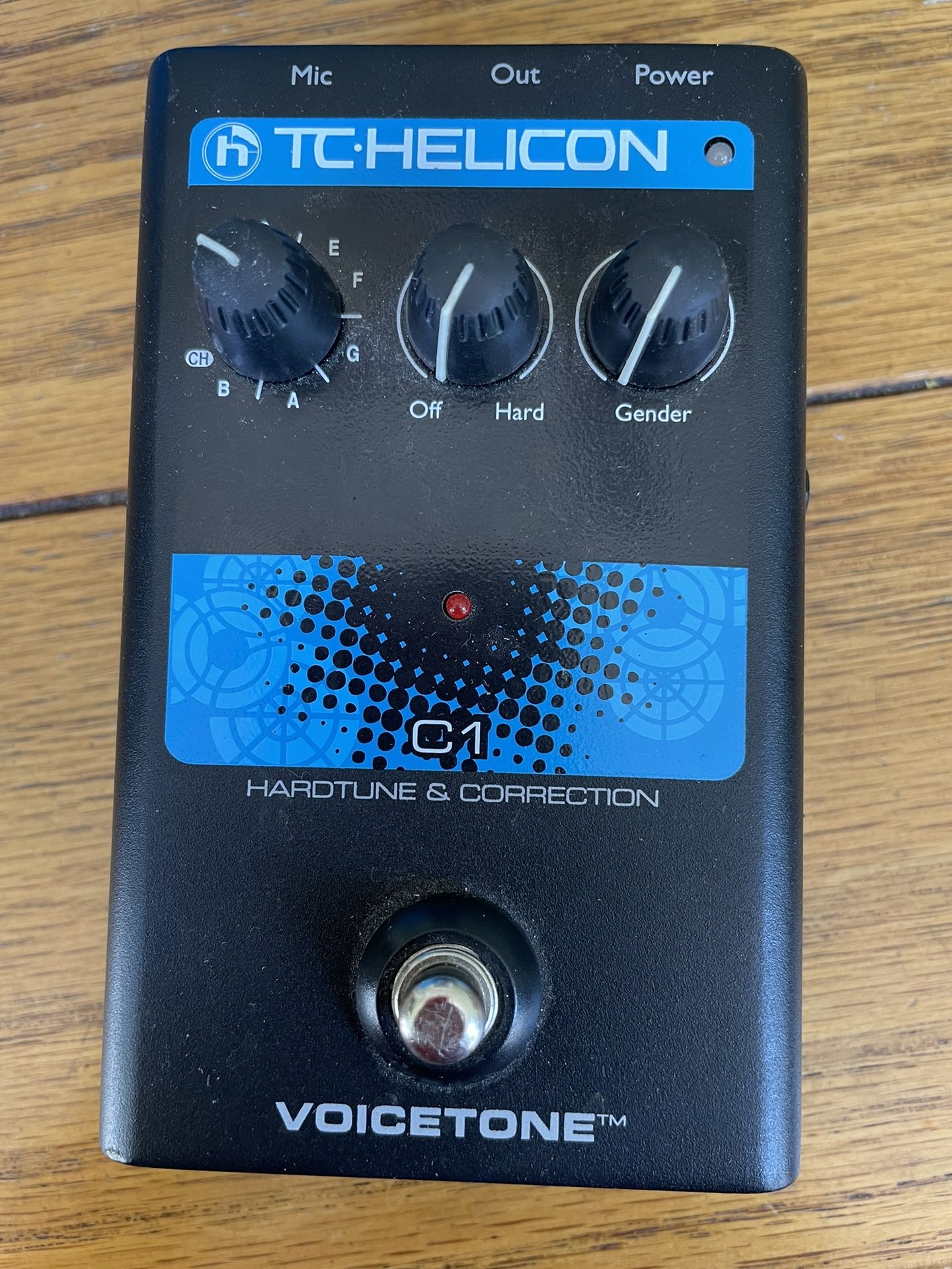 TC-Helicon VoiceTone C1 Hardtune and Pitch Correction Pedal (Live Autotune)
