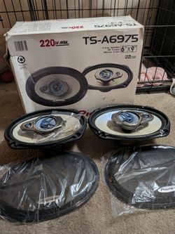 Pioneer 6x9 3 way  220 watt speakers