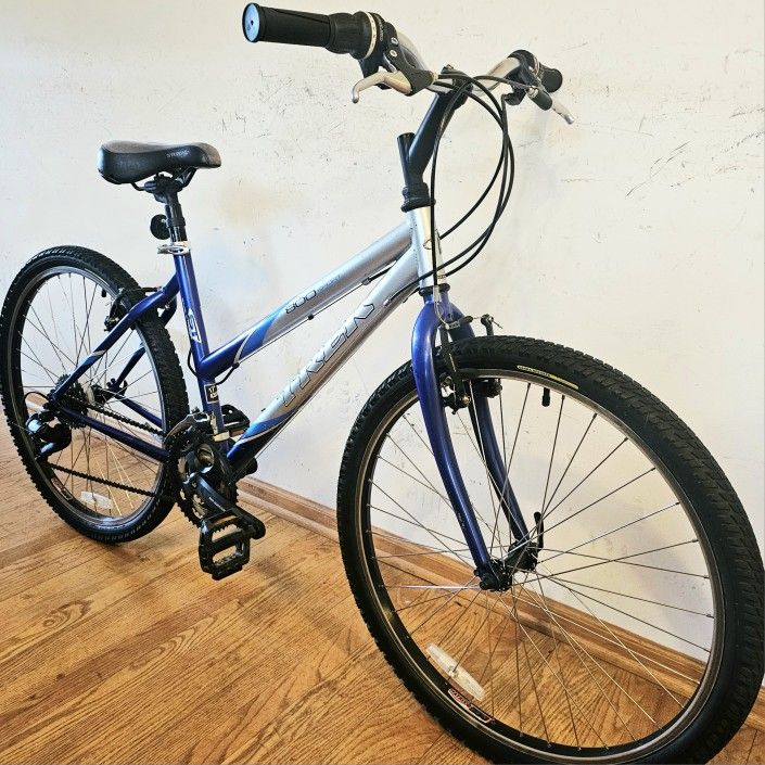 21 speed TREK NAVIGATOR 800 Sport Touring Crossover Comfort Hybrid