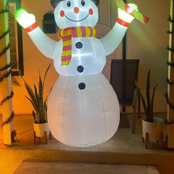 New 8 Ft Tall Snowman 