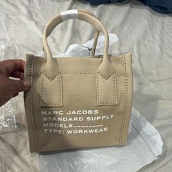 New & Authentic 100% MARC JACOBS Bag