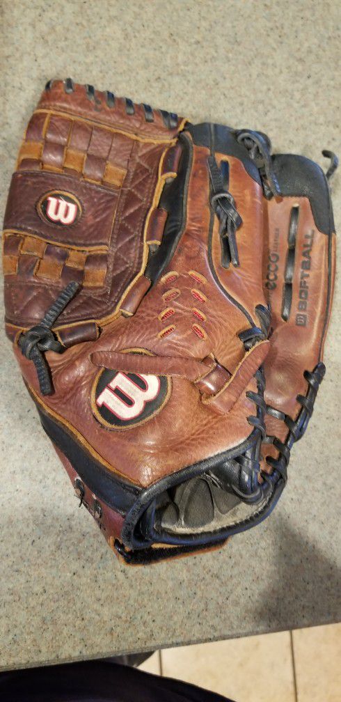 13" Wilson Baseball Or Softball Glove Broken In