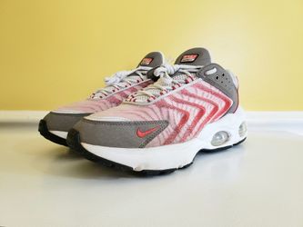 NIKE Air Max TW Men's Athleisure Sneakers (9/10.5 Women's) Light Bone/Red Clay